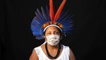 Potret Suku-suku di Brasil Pakai Pakaian Tradisional dan Masker