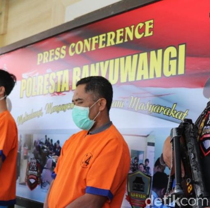 Aksi bejat AG (50) terhadap anak temannya tidak hanya dilakukan saat pesta miras dengan ayah korban. Persetubuhan itu terulang berkali-kali.