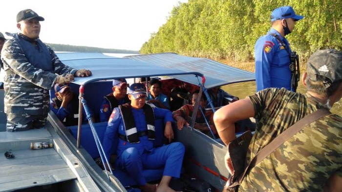 Proses pencarian korban oleh Dit Polairud Polda Sumsel.