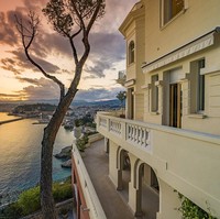 Connery yang merupakan aktor James Bond saat ini tinggal di Bahama bersama sang istri. Namun sebelumnya Connery dan Roquebrune tinggal di rumah mewah Cap de Nice. Hingga saat ini, penduduk setempat masih menyebut rumah mewah tersebut dengan sebutan rumah Sean Connery. (Foto: Knight Frank Cap Ferrat/ Daily Mail)