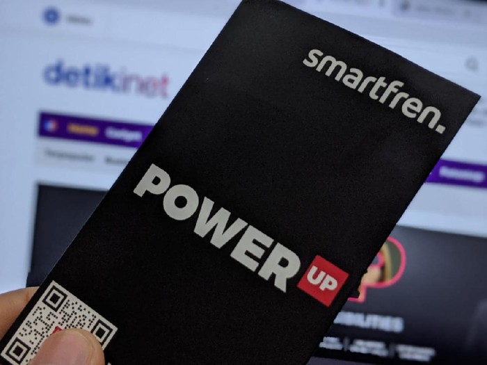 Untuk menyasar generasi muda yang dekat dengan dunia digital, Smartfren memperkenalkan layanan seluler prabayar digital Power Up, di mana kuota dan layanannya bisa diracik sesuai selera.
