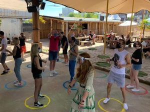 Begini Jadinya Joget di Era New Normal, Terapkan Social Dis-dancing