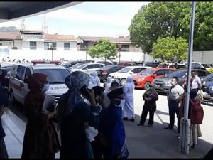 Video Pasien RS di Padang Dievakuasi Saat Gempa M 5,7