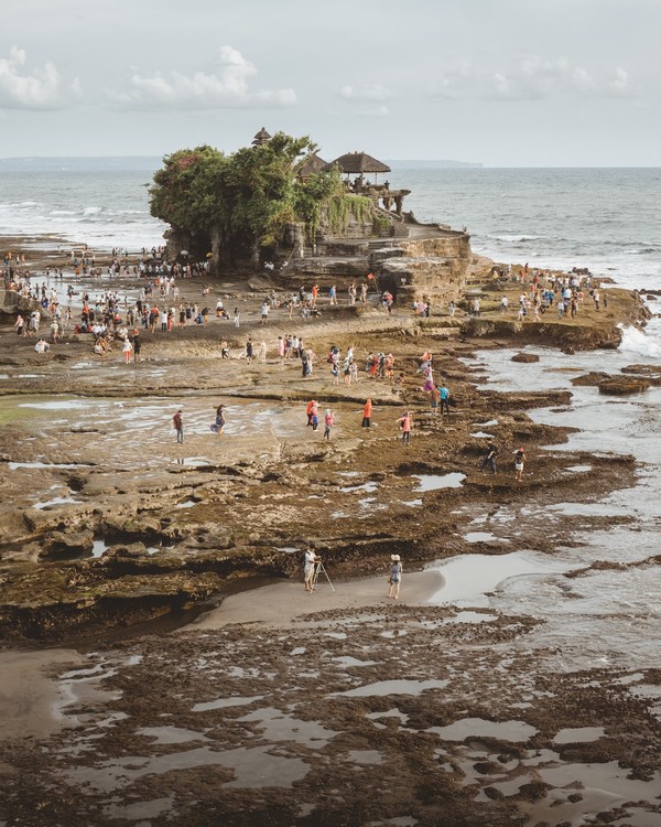 Tanah Lot tidak hanya memiliki dua pura, Pura Luhur Tanah Lot dan Pura Batu Bolong, tetapi banyak pura yang ada di sekitarnya. Isimewa/dok.tripcetera.com/Made Caesario on Unsplash Tanah Lot tidak hanya memiliki dua pura, Pura Luhur Tanah Lot dan Pura Batu Bolong, tetapi banyak pura yang ada di sekitarnya. Isimewa/dok.tripcetera.com/Made Caesario on Unsplash