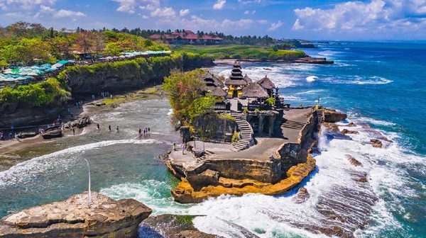 Tanah Lot: Lokasi, Tiket Masuk, Aktivitas Seru yang Bisa Dilakukan