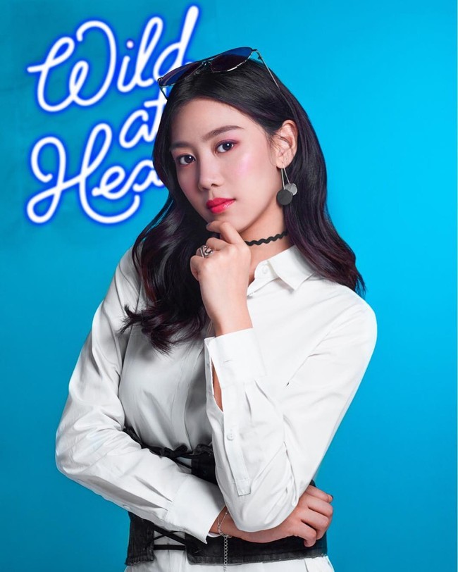 Natasha Low yang dulu dikenal dengan panggung Tasha sempat tergabung dalam grup idol bernama Skarf. Sayangnya, girlband tersebut hanya bertahan dua tahun. Setelahnya, ia memutuskan untuk menjadi sales manajer. Foto: Instagram @tashaalow