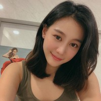 Pengalaman KPopku telah mengajarkan banyak kemampuan baru. Salah satunya adalah menari dan punya latar belakang tari bertahun-tahun benar-benar membuat belajar wayang (orang) jadi jauh lebih mudah, kata Tasha kepada 8 Days. Foto: Instagram @tashaalow