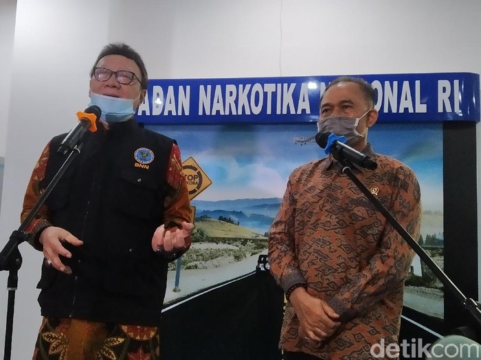 Menpan-RB Tjahjo Kumolo bertemu Kepala BNN Heru Winarko di gedung BNN.