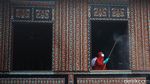 Jelang Dibuka, TMII Disemprotkan Desinfektan