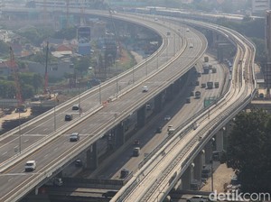 Pakai Heli, Menhub Pantau Lalin Tol Japek hingga Puncak