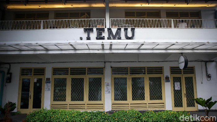 Tongkrongan Kekinian di M Bloc Masih Mati Suri Tempat nongkrong kekinian di kawasan M Bloc, Jakarta, masih sunyi imbas pandemi Corona. Berikut foto-foto terkininya!