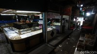 Usai dinyatakan positif COVID-19, Kepala Puskesmas Kecamatan Kemayoran, Buana, mengatakan akan melakukan pemeriksaan terhadap seluruh anggota keluarga dan orang-orang sekitar yang berinteraksi dengan pasien bersangkutan.