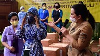 Donasi bantuan masker batik ini, salah bentuk kepedulian YBI terhadap masyarakat untuk mencegah penyebaran wabah COVID-19.