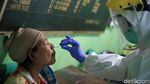 Ekspresi Pedagang Pasar Petojo Enclek Saat Tes Swab Corona