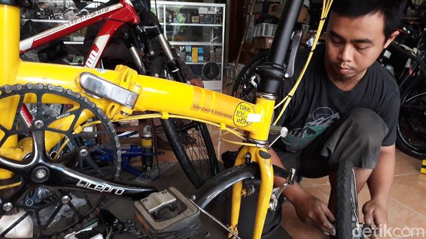 antrean toko sepeda di masa pandemi corona antrean toko sepeda di masa pandemi corona