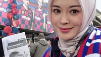 Ia pun sempat menyaksikan pertandingan Messi dkk di kandang mereka yakni Camp Nou. Dok. Instagram/xolovelyayana