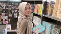 Ayana Moon menjadi idola para netizen di Indonesia, baik para pria maupun wanita. Dok. Instagram/xolovelyayana
