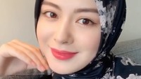 Wanita yang kerap membagikan tips makeup itu ternyata juga suka sepakbola. Dok. Instagram/xolovelyayana