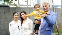 Pasangan beda usia 20 tahun itu pun mendapatkan momongan yakni Sydney yang lahir pada 23 Juli 2018. Pool/Palevi S/detikFoto.