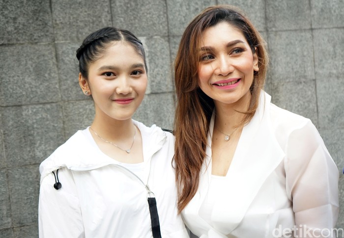 Baby Margaretha Baby Margaretha dan putrinya, Zahra.