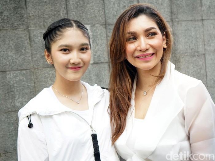 Baby Margaretha dan putrinya, Zahra.