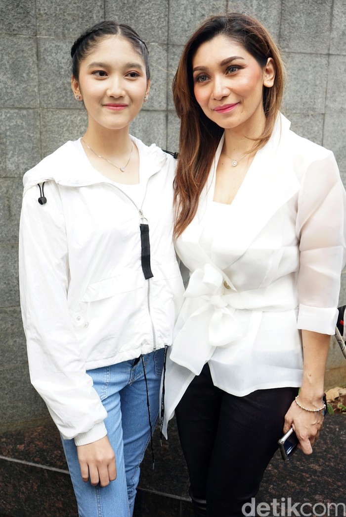 Baby Margaretha Baby Margaretha dan putrinya, Zahra.