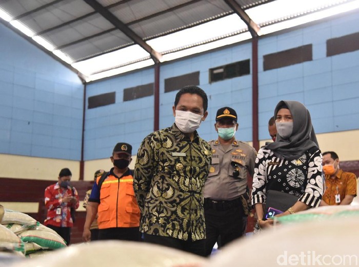 bantuan beras kepada 63.000 Keluarga didistribusikan