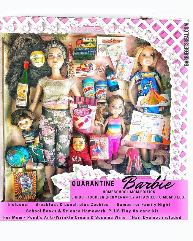 Inilah potret ibu-ibu yang harus mengajarkan anak-anak mereka di rumah karena sekolah ditutup. Foto: Instagram @grandmagetsreal