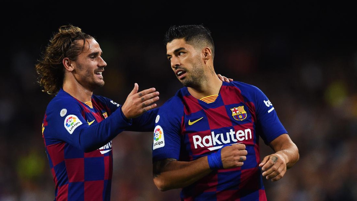 Antoine Griezmann sambut kembalinya Luis Suarez. (Foto: Getty Images/Alex Caparros)
