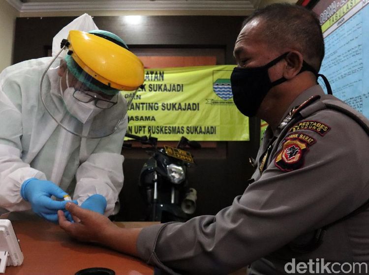 Polisi di Bandung Jalani Rapid Test