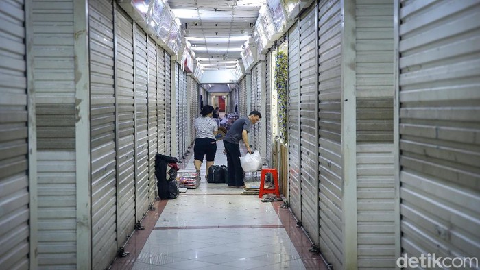 Pasar Tanah Abang Blok A bakal dibuka pada, Senin (15/6) mengikuti penerapan PSBB Transisi. Kios-kios di lokasi pun rencananya akan diatur dengan sistem ganjil genap.