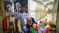 Jam operasional Blok A Pasar Tanah abang mulai dari 07.00 - 14.00 WIB.