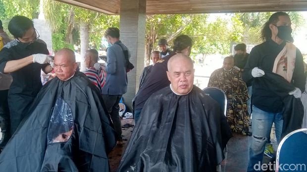 Bupati Kebumen cukur gundul, syukuran nihil Corona -- 11/6/2020