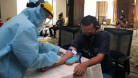 Rapid test ini ditujukan sebagai tindakan preventif guna mendeteksi kondisi kesehatan karyawan dan mencegah penularan COVID-19.
