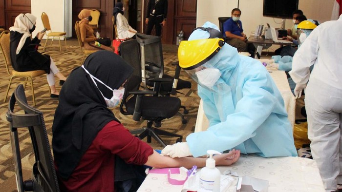 LPS melakukan rapid test COVID-19 untuk selurh karyawannya. Rapid test ini sebagai tindakan preventif guna mendeteksi kondisi kesehatan karyawan.