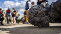 Perobohan patung Christopher Columbus itu dilakukan oleh para demonstran karena mereka menganggap Columbus sebagai simbol pelaku genosida terhadap warga asli Amerika, yakni Suku Indian. Evan Frost/Minnesota Public Radio via AP.