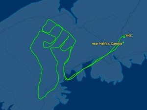 Kecam Rasisme, Pilot Gambar Kepalan Tangan di Langit