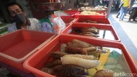 Di tengah pandemi, geliat ekonomi dipasar pecinan legendaris ini perlahan bergerak.