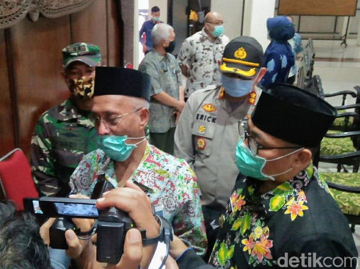 Sekda Bondowoso menyebut COVID-19 adalah opini. Kini, Bupati Bondowoso Salwa Arifin menyampaikan, apa yang diucapkan sekda bersifat pribadi.