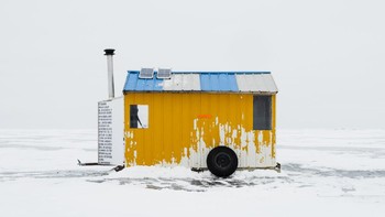 Kategori Architecture dimenangkan oleh Sandra Herber dengan foto berjudul Ice Fishing Hut XV. Foto: Sandra Herber/Sony World Photography Awards 2020