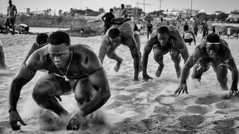 Kategori Place-Sport dimenangkan oleh Ángel López Soto dengan foto berjudul Senegalese Wrestlers 3. Foto: Ángel López Soto/Sony World Photography Awards 2020