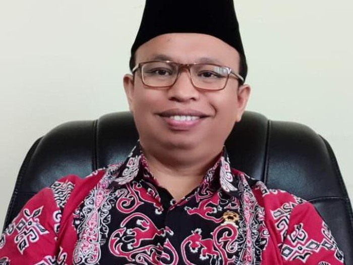 Ketua PN Subang, Derman Nababan, merintis karirnya secara perlahan. Dia sempat bekerja sebagai cleaning service (dok. Istimewa)