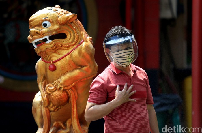 Area Wihara Dharma Bhakti di kawasan Glodok, Jakarta, kembali ramai oleh warga. Usai kembali dibuka untuk umum, tak sedikit warga datang ke sana untuk beribadah