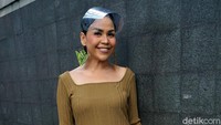 Wah, pastinya sudah nggak sabar nih Melaney untuk menyambut suami tercinta. Pool/Palevi S/detikFoto.