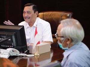 Penjelasan Luhut Kenapa RI Tak Pakai Strategi Lockdown saat Corona
