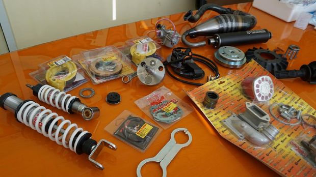Modifikasi Vespa Andre Taulany