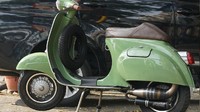 Sebagai informasi, skuter jadul yang dimiliki Andre adalah model Vespa Special 90cc tahun 1979, berwarna hijau muda. Andre berkeinginan memodifikasi mesin skuternya itu supaya bisa ngebut lagi. Ia tidak ingin ketinggalan rombongan saat riding dengan teman-teman bikers-nya.(Foto: Scooter VIP)
