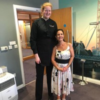 Seperti dikutip dari Metro, Naomi mengaku sering kali merasa terintimidasi saat berada di sekolah. Tidak hanya teman seusianya, terkadang guru-gurunya pun suka ikut mengomentari tinggi badannya tersebut. Naomi yang juga bekerja sebagai pekerja kafe mengatakan bahwa dirinya sering dipilih untuk bermain dalam olahraga netball hanya karena tingginya. Padahal sebenarnya ia sama sekali tidak menyukai olahraga itu. Foto: Instagram @naomi.c.lovell