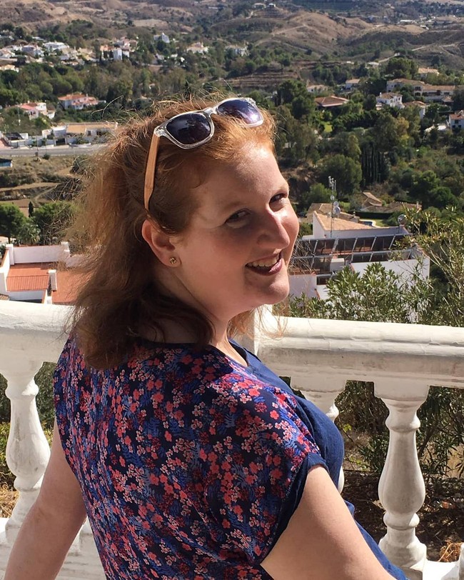 Saya ingat merasa seperti saya dimanfaatkan karena tinggi badan. Itu mempengaruhi harga diri saya dan dalam beberapa hal merampas masa kecil saya karena semua orang selalu menganggap saya jauh lebih tua dan memperlakukan saya seperti orang dewasa atau berharap saya benar-benar dewasa, kata Naomi. Foto: Instagram @naomi.c.lovell