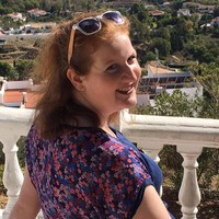 Saya ingat merasa seperti saya dimanfaatkan karena tinggi badan. Itu mempengaruhi harga diri saya dan dalam beberapa hal merampas masa kecil saya karena semua orang selalu menganggap saya jauh lebih tua dan memperlakukan saya seperti orang dewasa atau berharap saya benar-benar dewasa, kata Naomi. Foto: Instagram @naomi.c.lovell